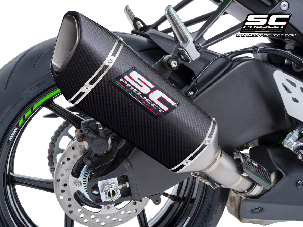 Kawasaki ZX-6R 2024 with SC-Project SC1-R carbon exhaust, 3/4 rear view
