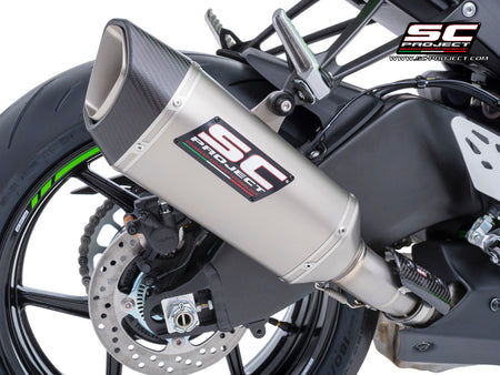 Kawasaki ZX-6R 2024 with SC-Project SC1-R titanium exhaust, 3/4 rear view