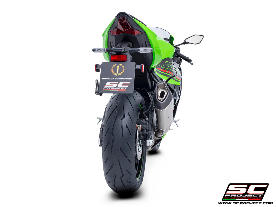 Kawasaki_Ninja-ZX-6R with SC-Project SC1-R titanium exhaust, 3/4 rear view