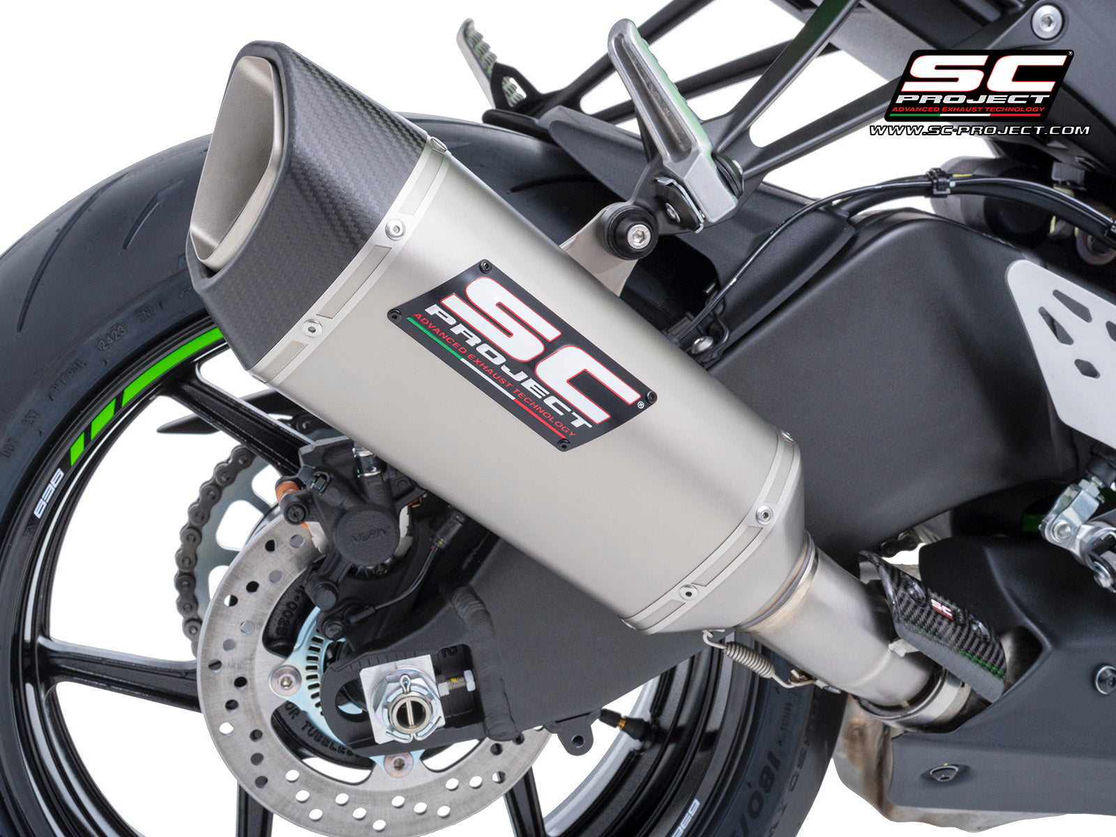 Kawasaki_Ninja-ZX-6R with SC-Project SC1-R titanium exhaust, 3/4 rear view