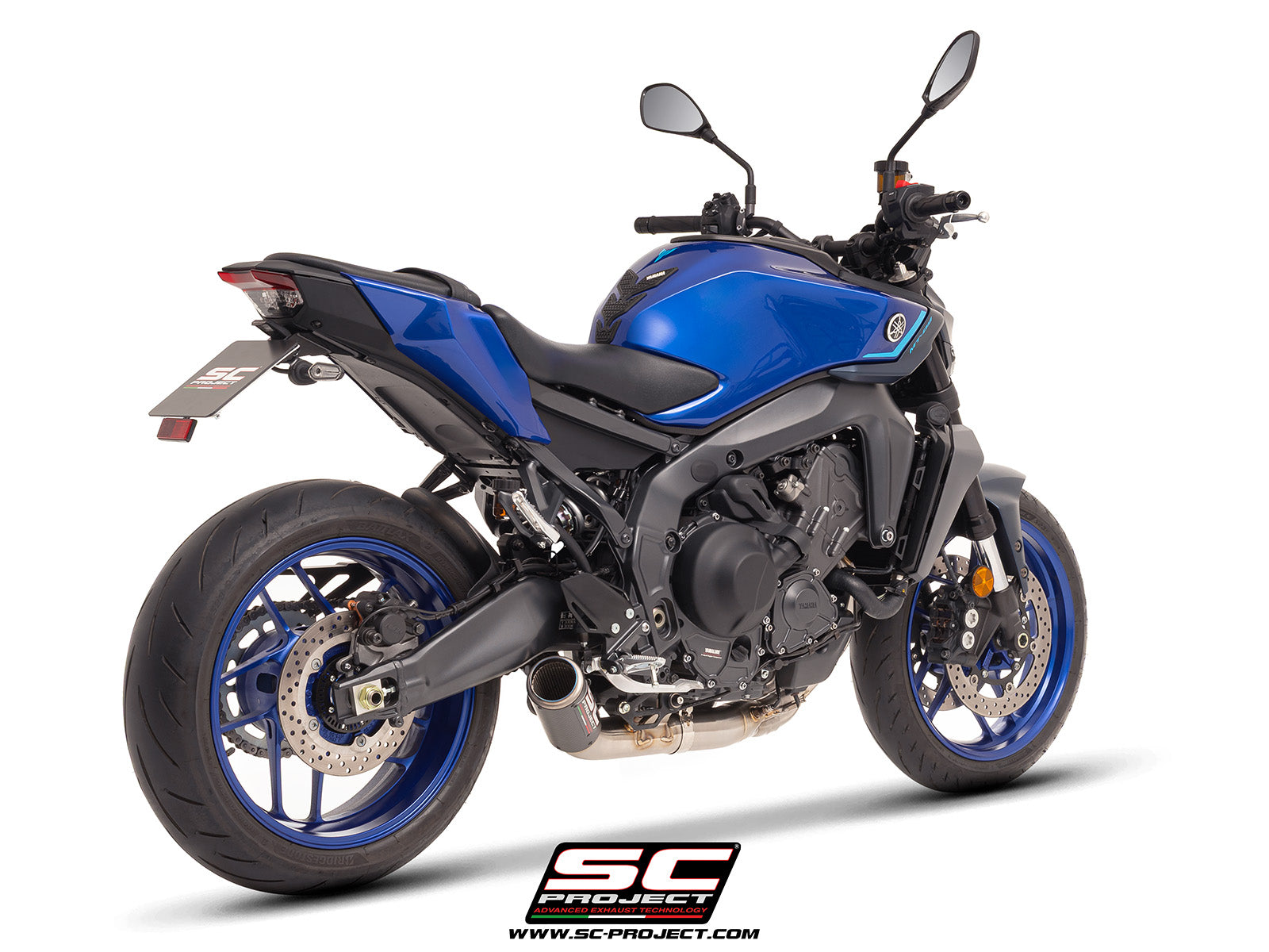 YAMAHA MT-09 (2024 - 2025) with SC-Project CR-T carbon exhaust, 3/4 rear view