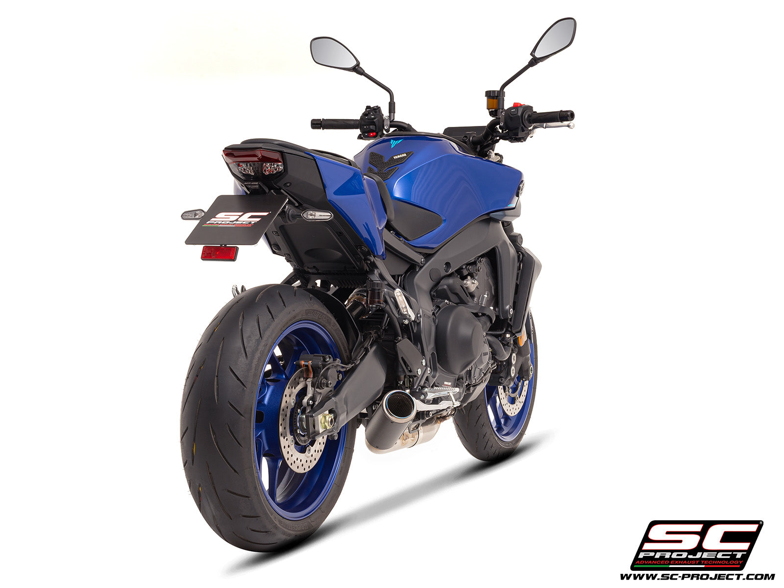 YAMAHA MT-09 (2024 - 2025) with SC-Project CR-T carbon exhaust, 3/4 rear view