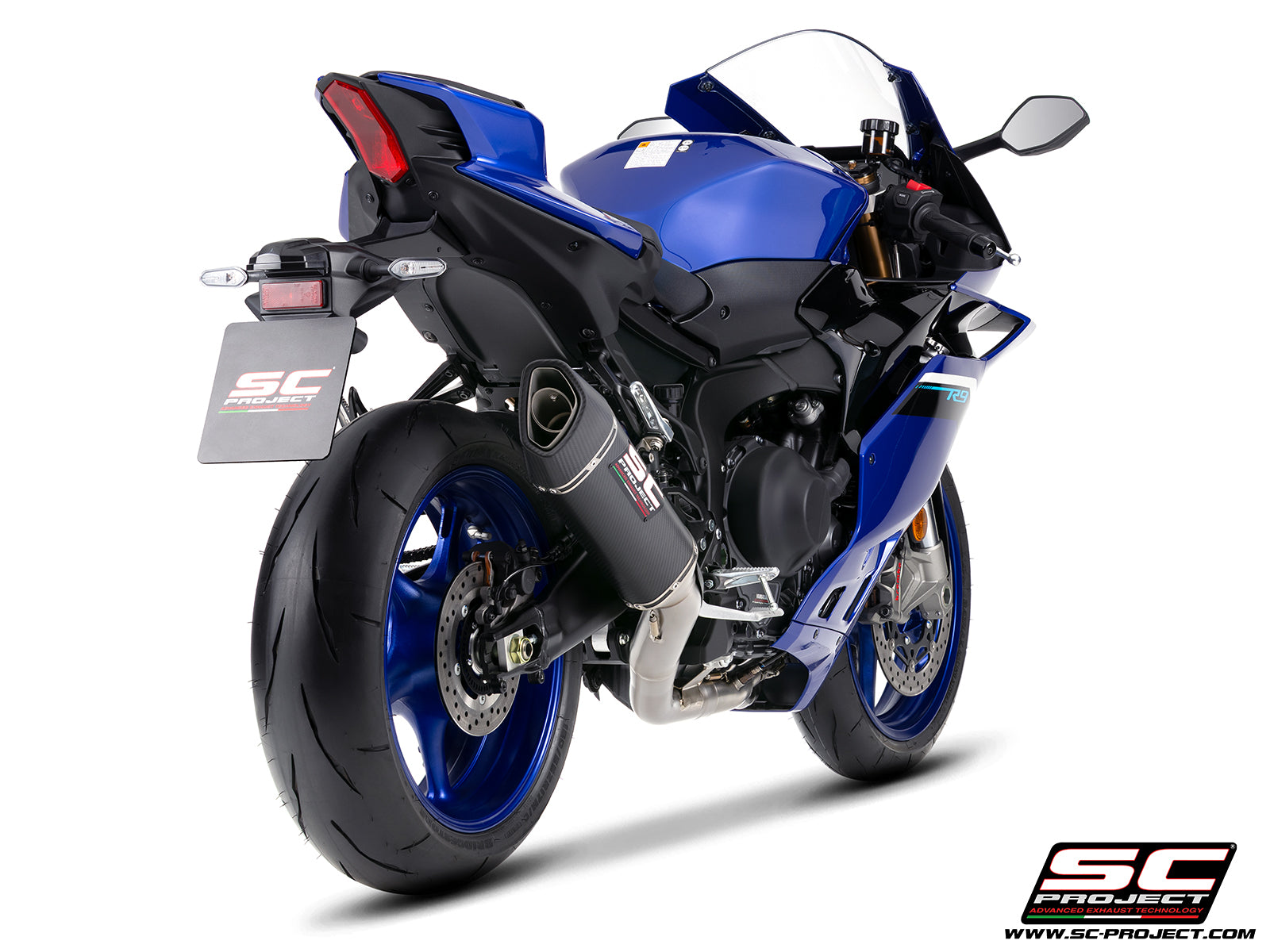 Yamaha R9 with SC-Project 3-1 full exhaust system, with SC1-R  carbon fibre exhaust, 3/4 rear view