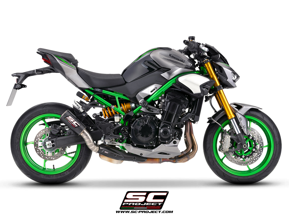 Kawasaki Z900 with SC-Project CR-T M2 Ti -Carbon carbon / titanium fibre  exhaust, with stoneguard grid, 3/4 rear view