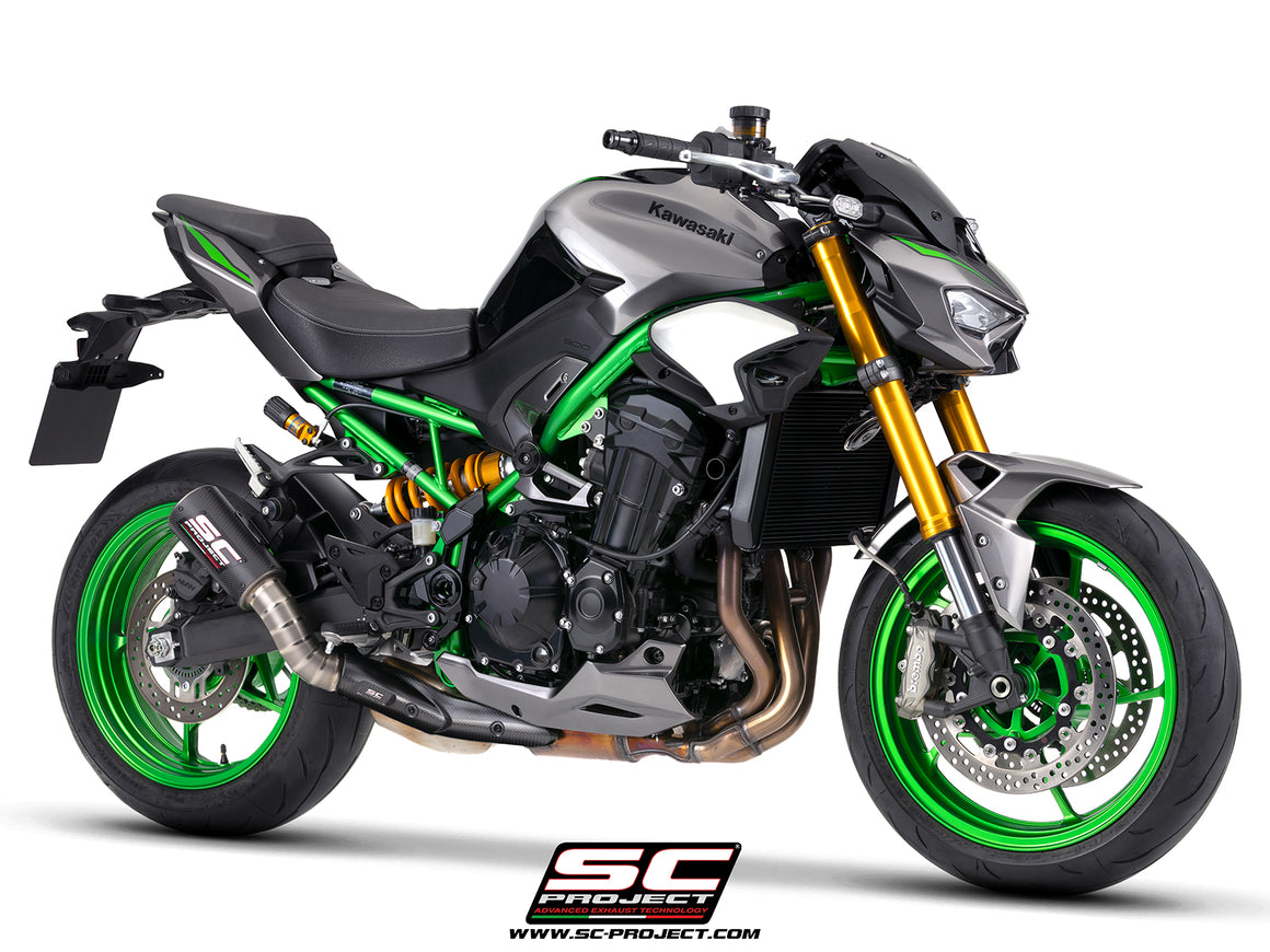 Kawasaki Z900 with SC-Project CR-T M2 Ti -Carbon carbon / titanium fibre  exhaust, with stoneguard grid, 3/4 rear view