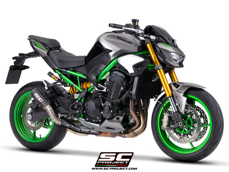 Kawasaki Z900 with SC-Project CR-T M2 Ti -Carbon carbon / titanium fibre  exhaust, with stoneguard grid, 3/4 rear view