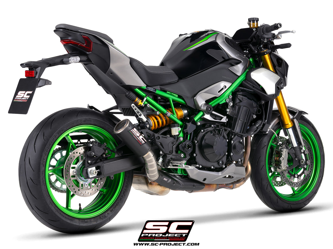 Kawasaki Z900 with SC-Project CR-T M2 Ti -Carbon carbon / titanium fibre  exhaust, with stoneguard grid, 3/4 rear view