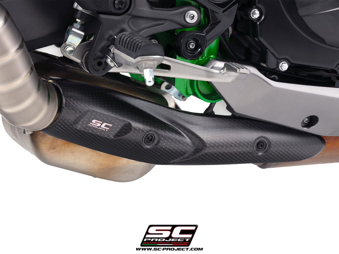 Kawasaki Z900 with SC-Project CR-T M2 Ti -Carbon carbon / titanium fibre  exhaust, with stoneguard grid, 3/4 rear view