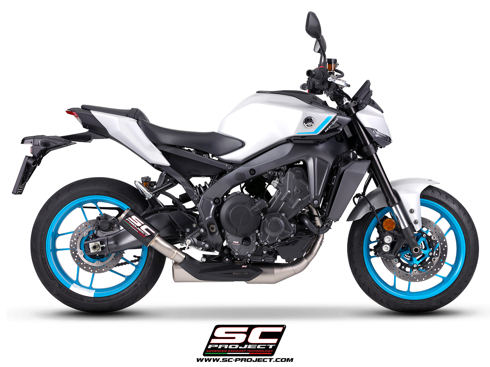Yamaha MT-09 with SC-Project full exhaust system stainless steel, with CR-T carbon fibre exhaust, with stoneguard grid, 3/4 rear view