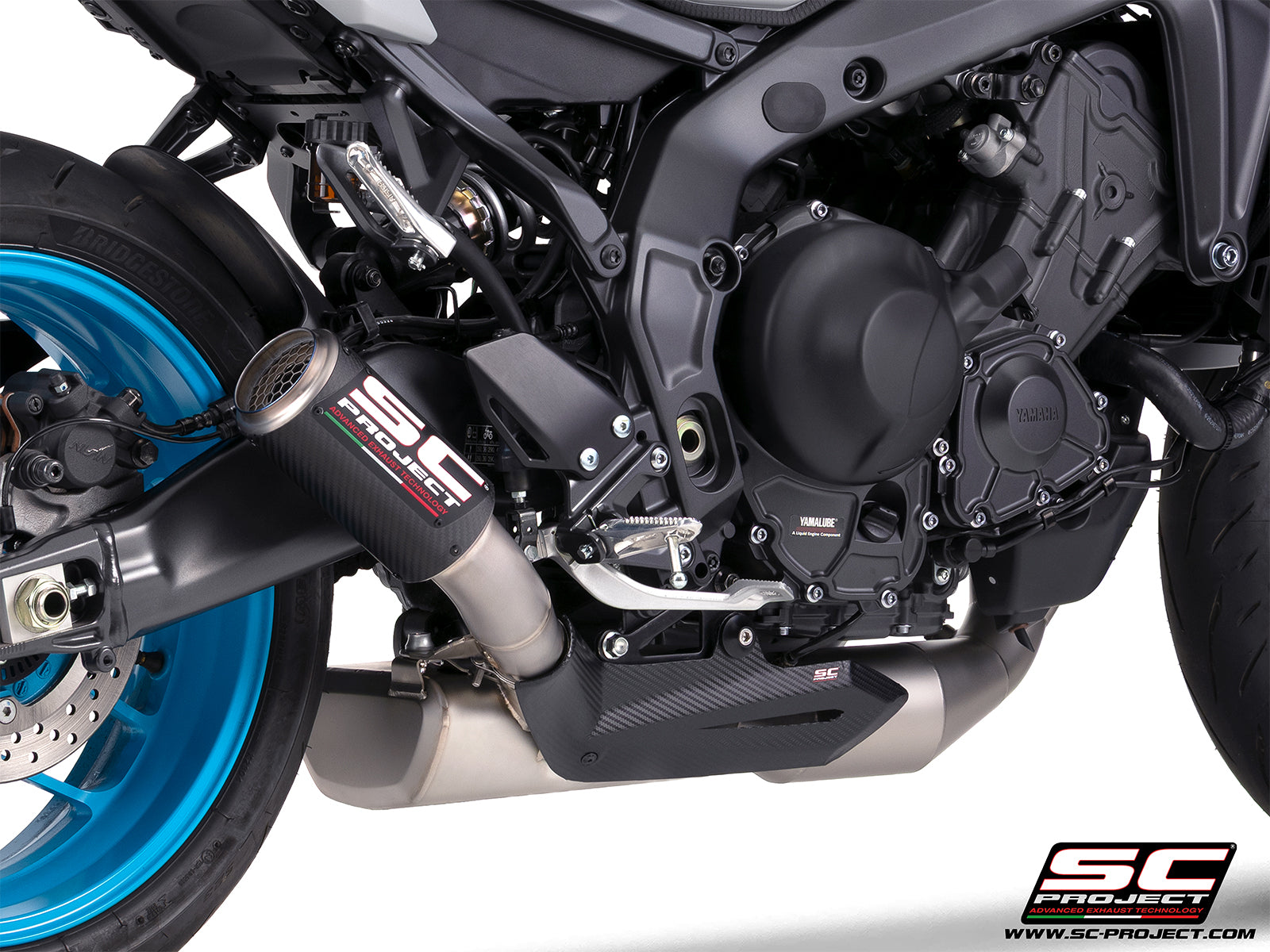 Yamaha MT-09 with SC-Project full exhaust system stainless steel, with CR-T carbon fibre exhaust, with stoneguard grid, 3/4 rear view