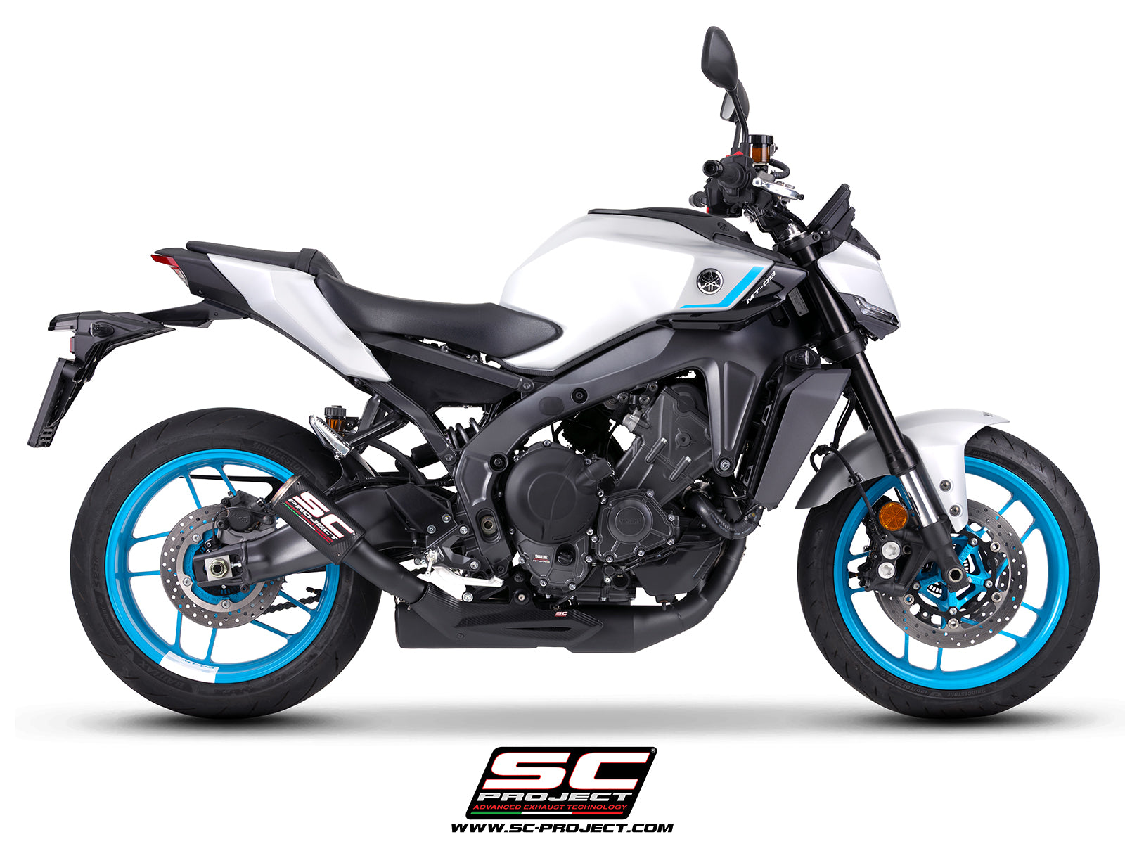 Yamaha MT-09 with SC-Project full exhaust system stainless steel, with CR-T carbon fibre matt black exhaust, with stoneguard grid, 3/4 rear view