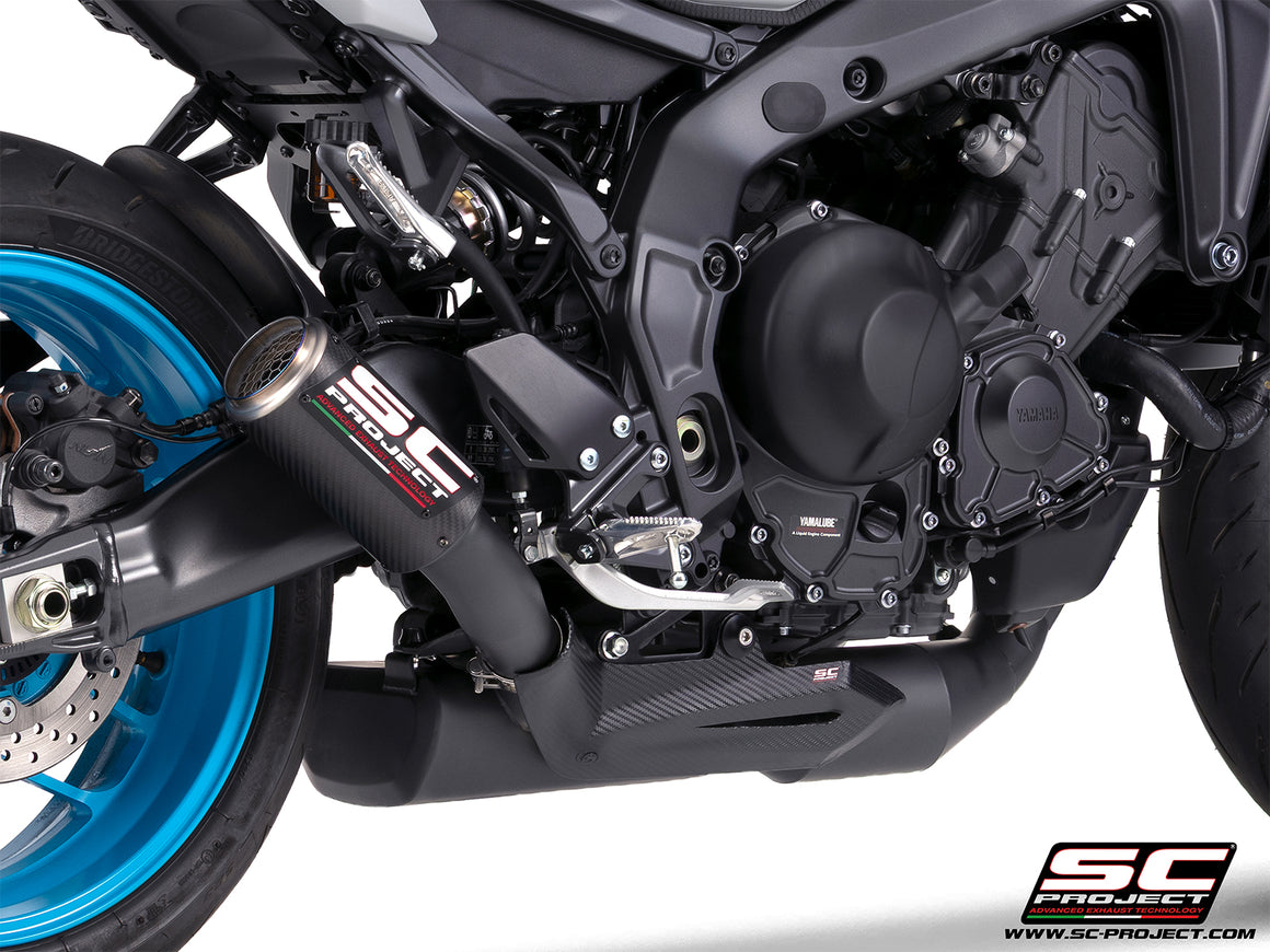 Yamaha MT-09 with SC-Project full exhaust system stainless steel, with CR-T carbon fibre matt black exhaust, with stoneguard grid, 3/4 rear view