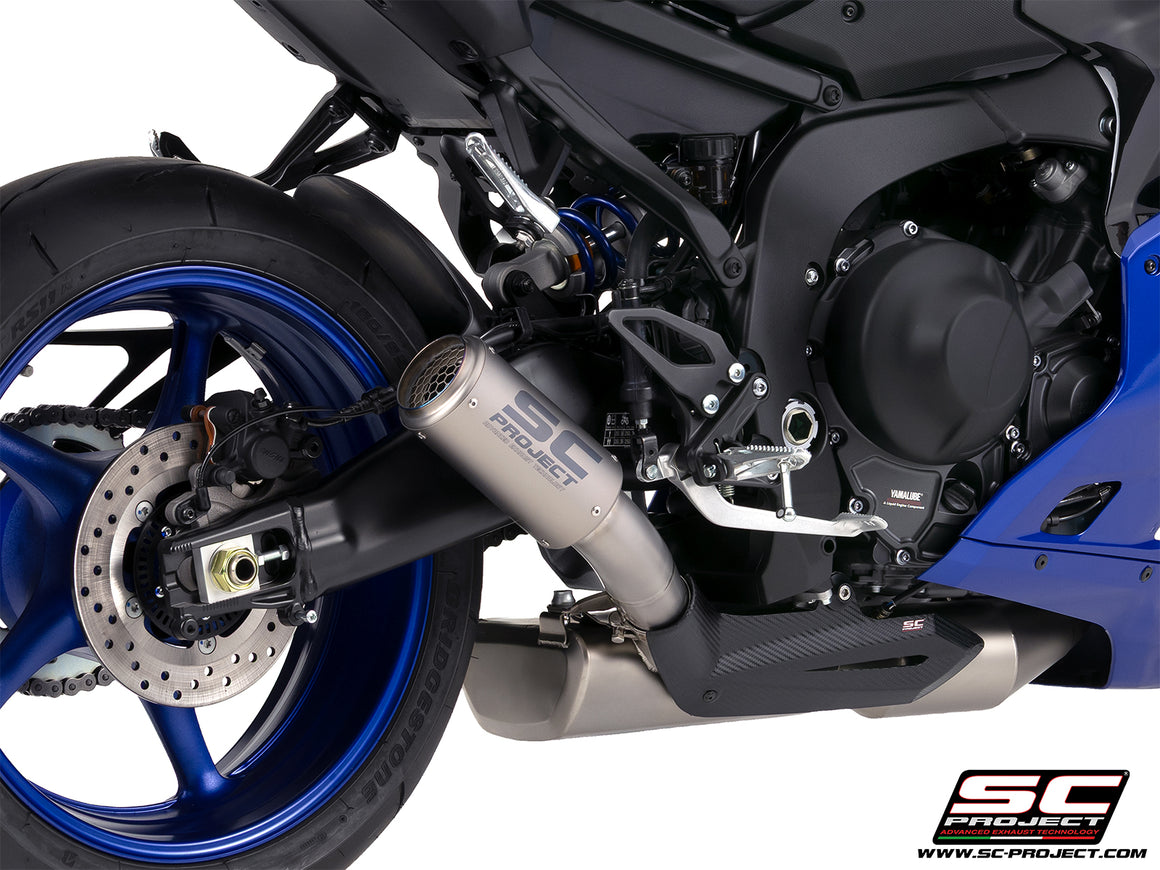Yamaha R9 with SC-Project full exhaust system stainless steel, with CR-T titanium exhaust, with stoneguard grid, 3/4 rear view