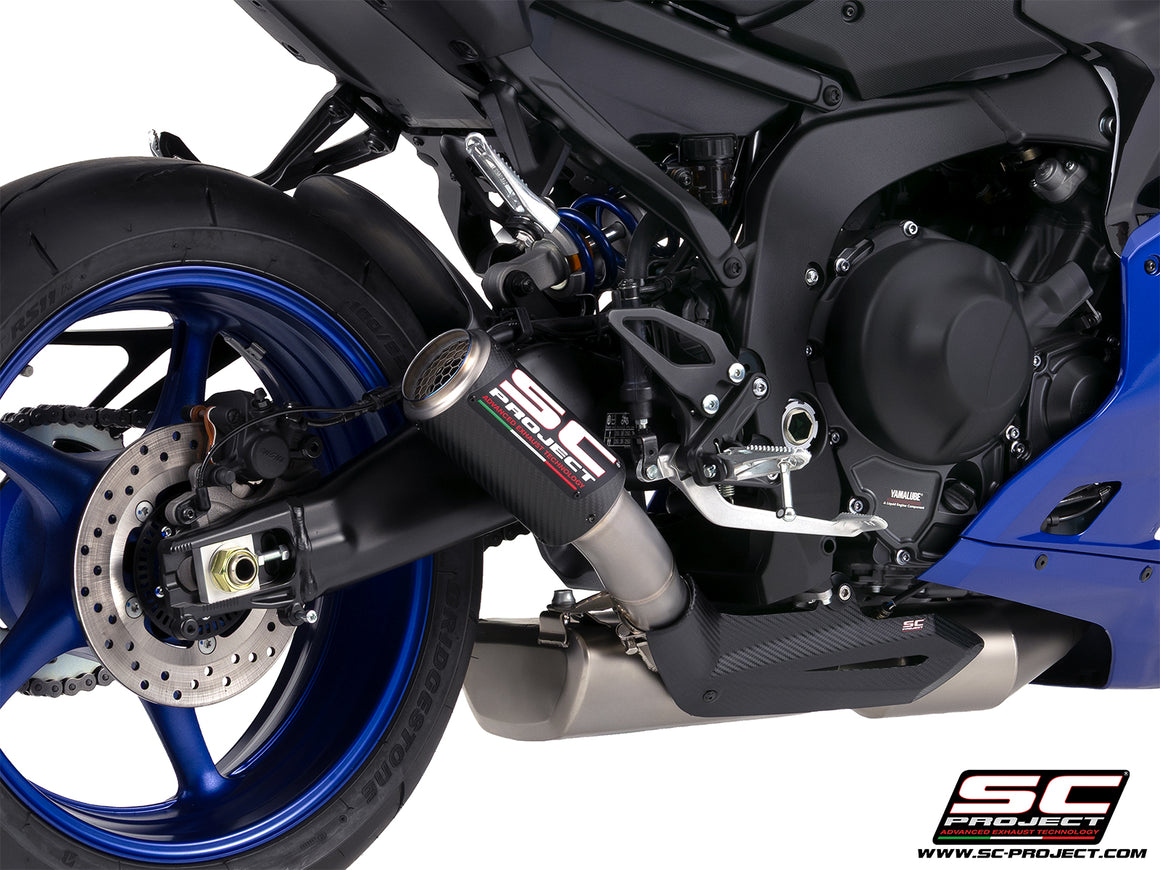 Yamaha R9 with SC-Project full exhaust system stainless steel, with CR-T carbon fibre exhaust, with stoneguard grid, 3/4 rear view