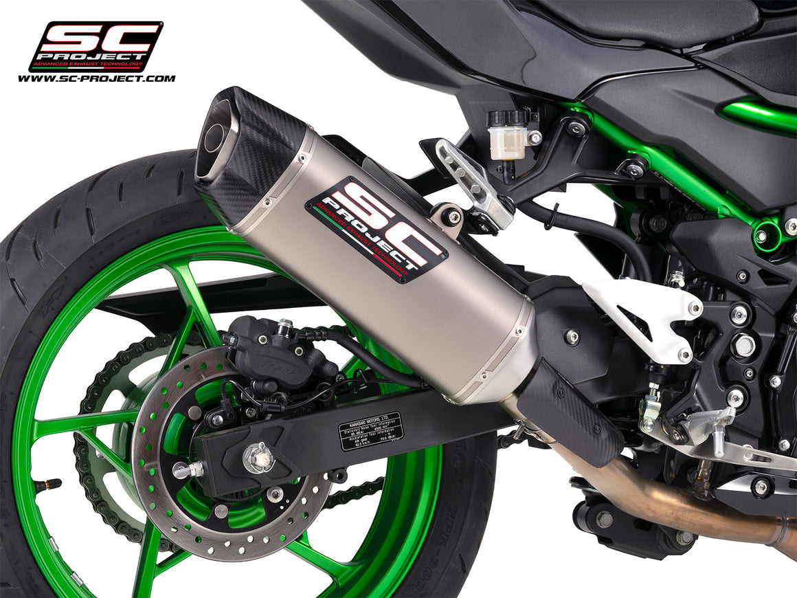Kawasaki Z500 with SC-Project SC1-X titanium exhaust, 3/4 rear view