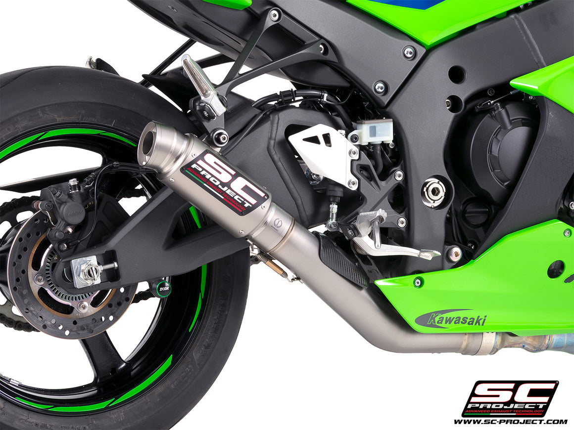 Kawasaki Ninja ZX-10R with SC-Project de-cat link pipe with GP70-R titanium exhaust, 3/4 rear view