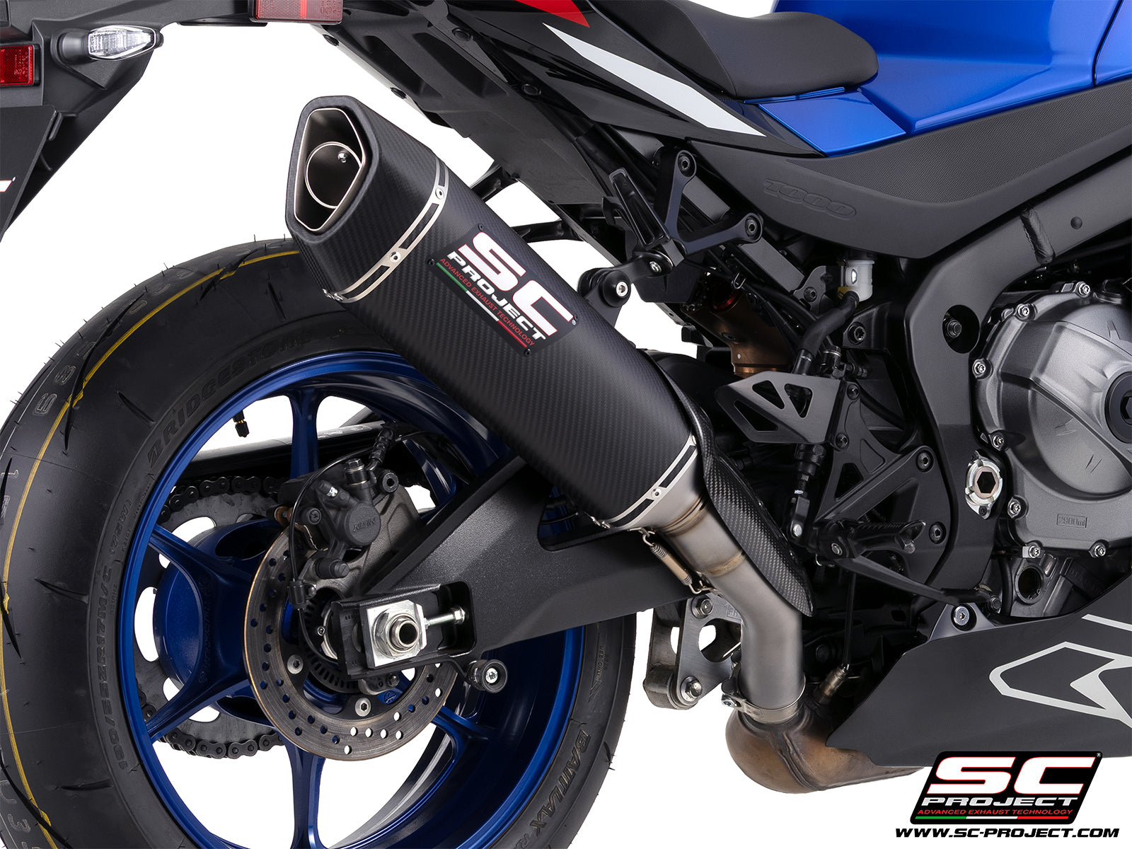 Suzuki GSX-R1000R with SC-Project SC1-R 350mm carbon fibre exhaust, 3/4 rear view