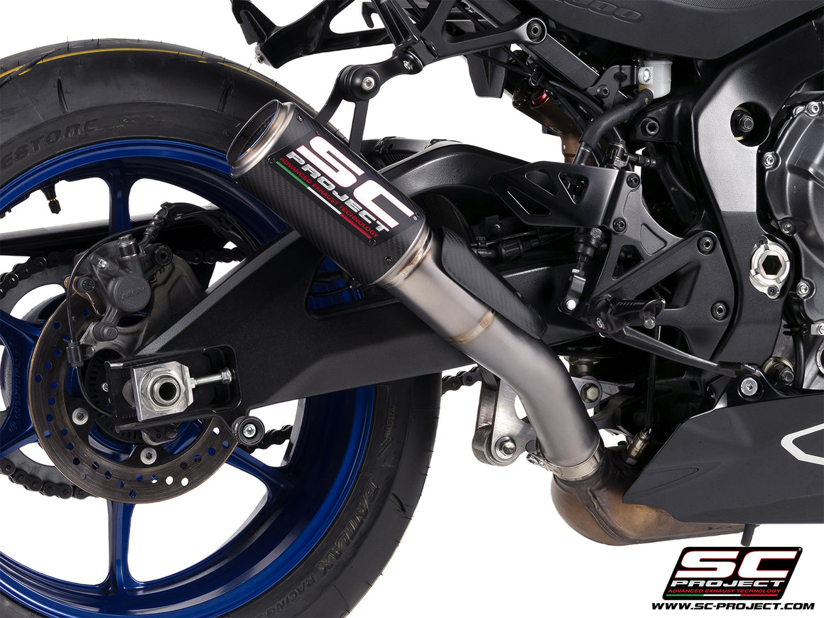 Suzuki GSX-R1000R with SC-Project CR-T carbon fibre exhaust, 3/4 rear view