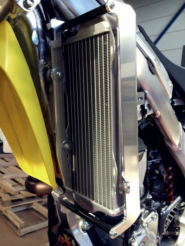 AXP RADIATOR BRACES BLK