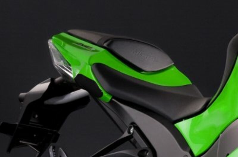 R&G PROTECTION TAIL SLIDER CARB