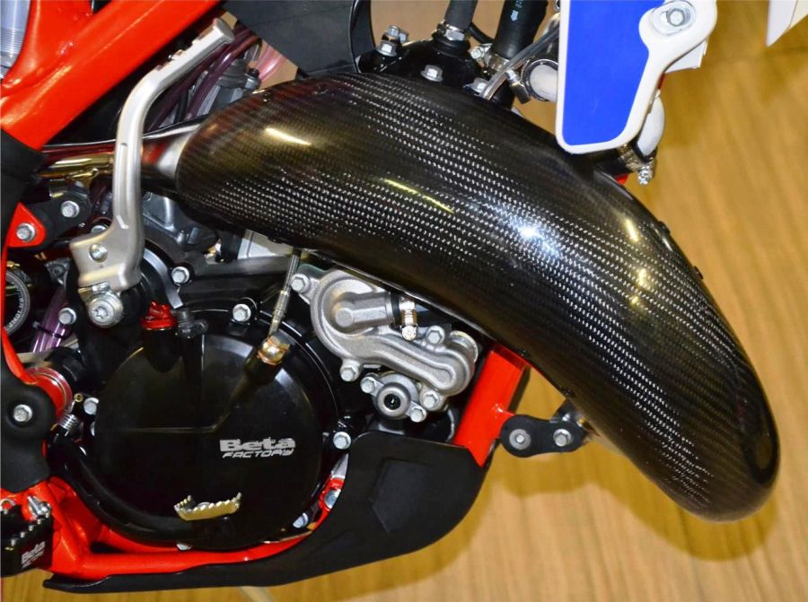BOANO carbon uitlaatbescherming - Beta RR 125 2T Racing (2019) en standaard (2020)
