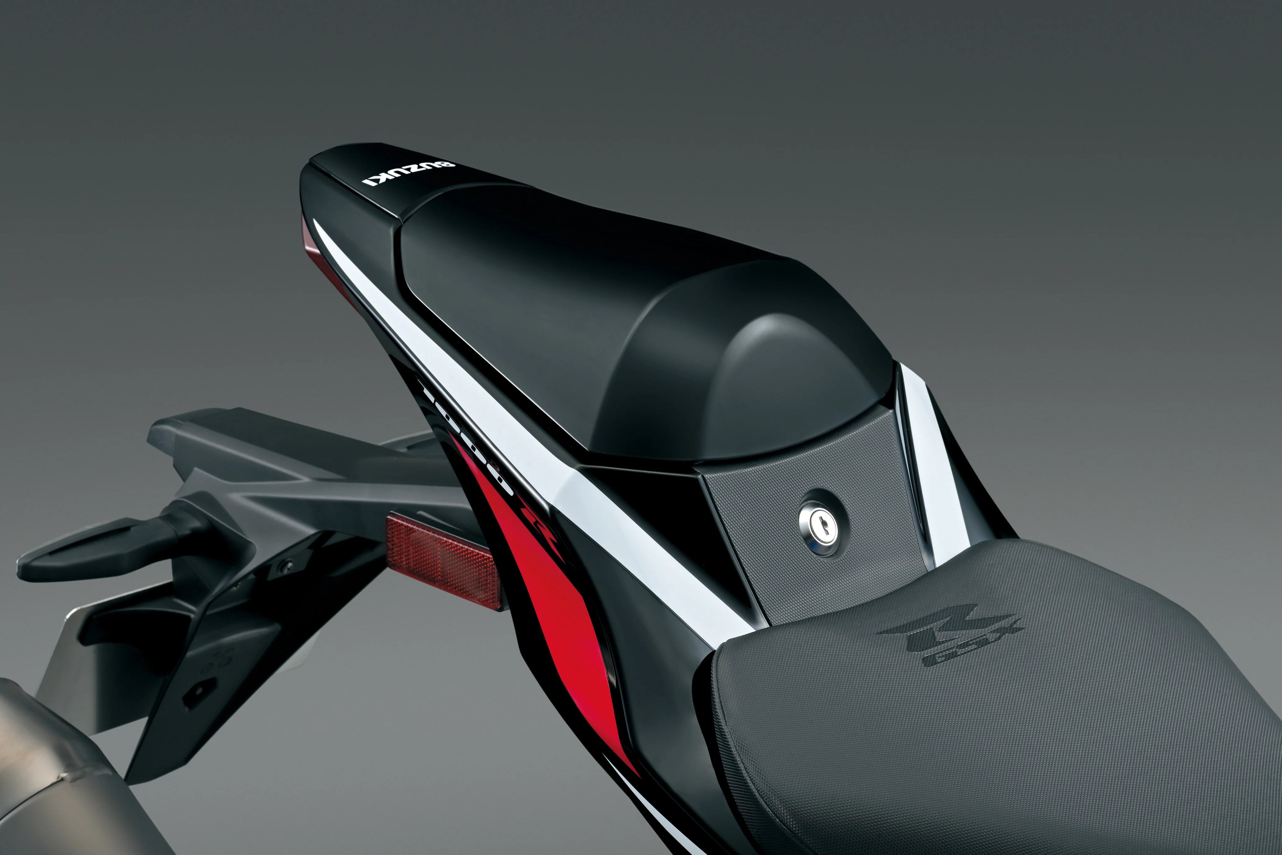 Pillion seat cover GSX-R / C6F | Femon Parts