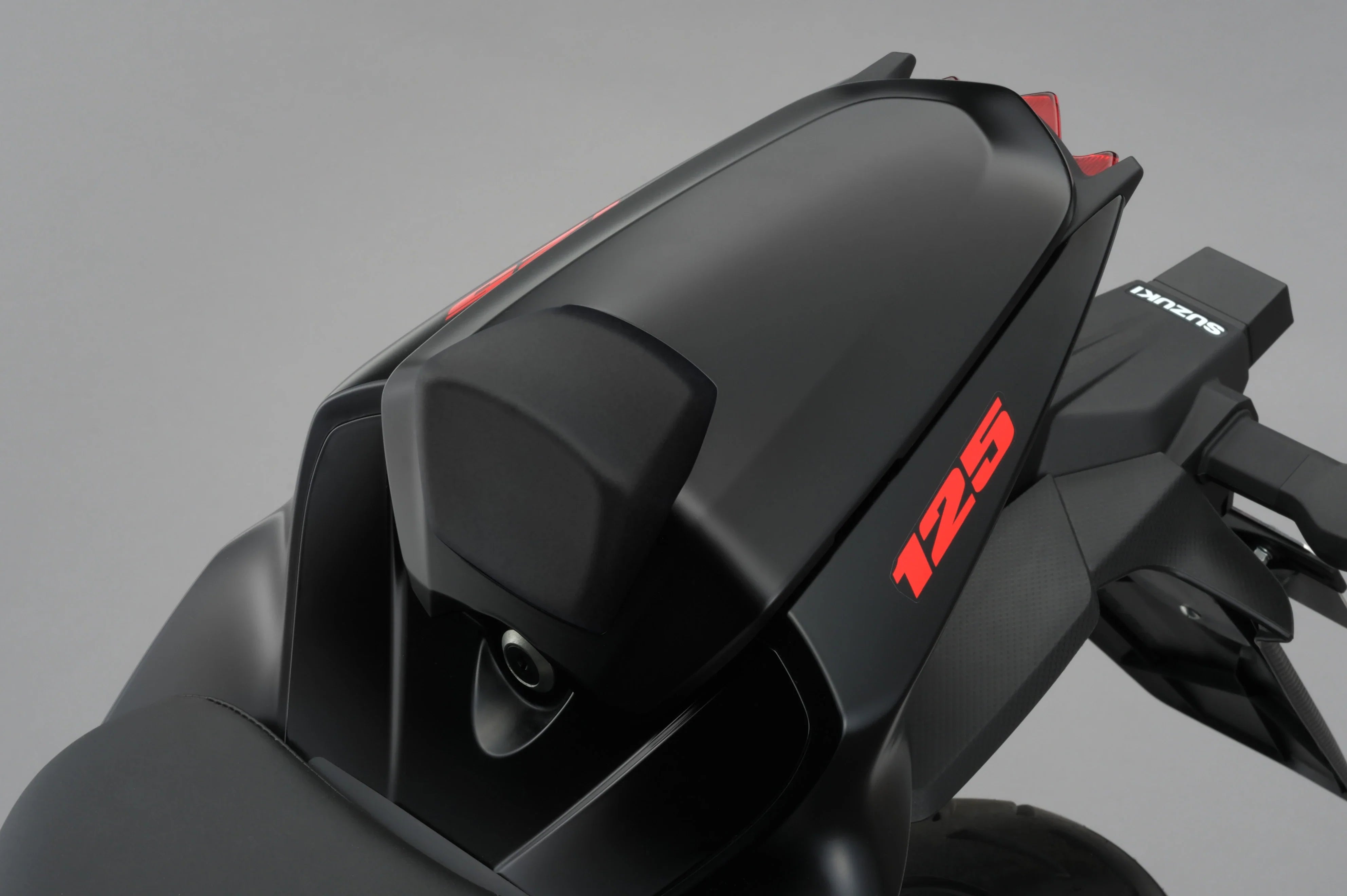 Buddyseat cover GSX-S/R125 Mat zwart