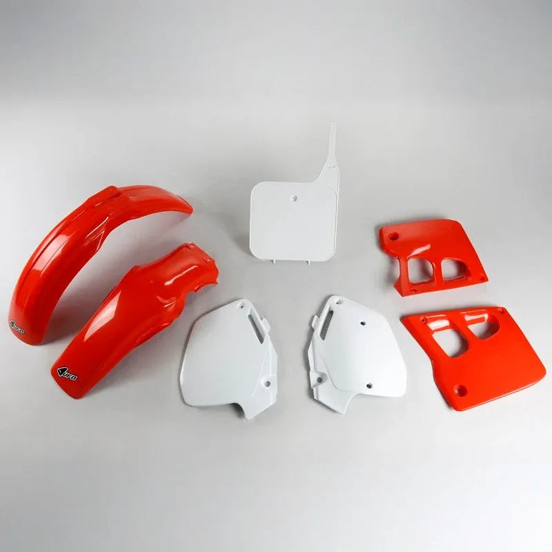 UFO Plast PLASTIC KIT, RED/WHT