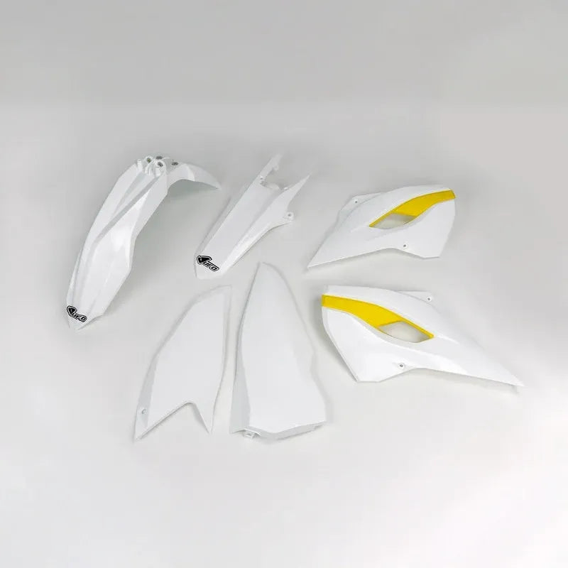 UFO-KUNSTSTOFFBAUSATZ, WEISS/GELB