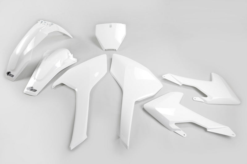 UFO Plast PLASTIC KIT, WHT/WHT