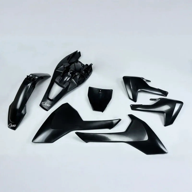 UFO Plast PLASTIC KIT, BLK/BLK
