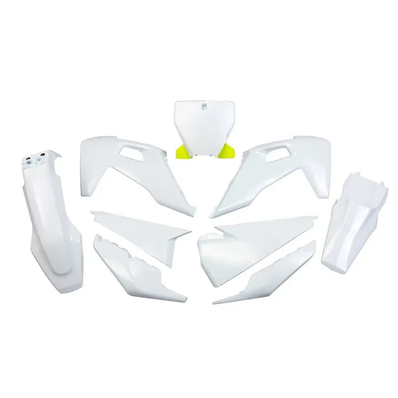 UFO Plast PLASTIC KIT, WHT/WHT