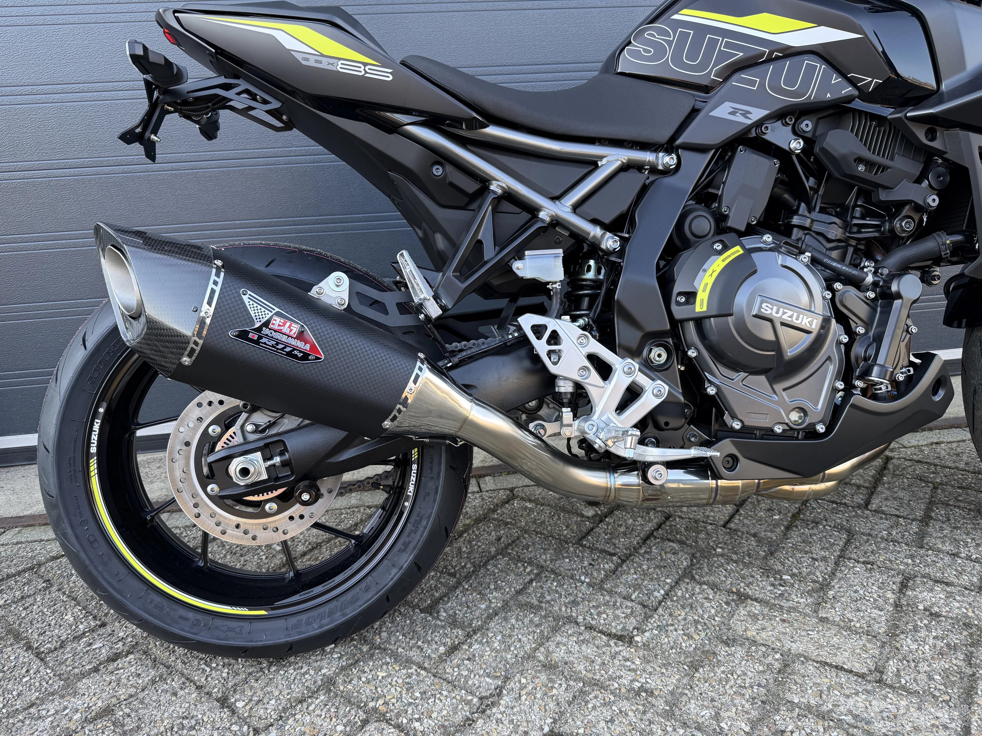 EEC Full System R-11Sq R GSX-8 CarbBlack