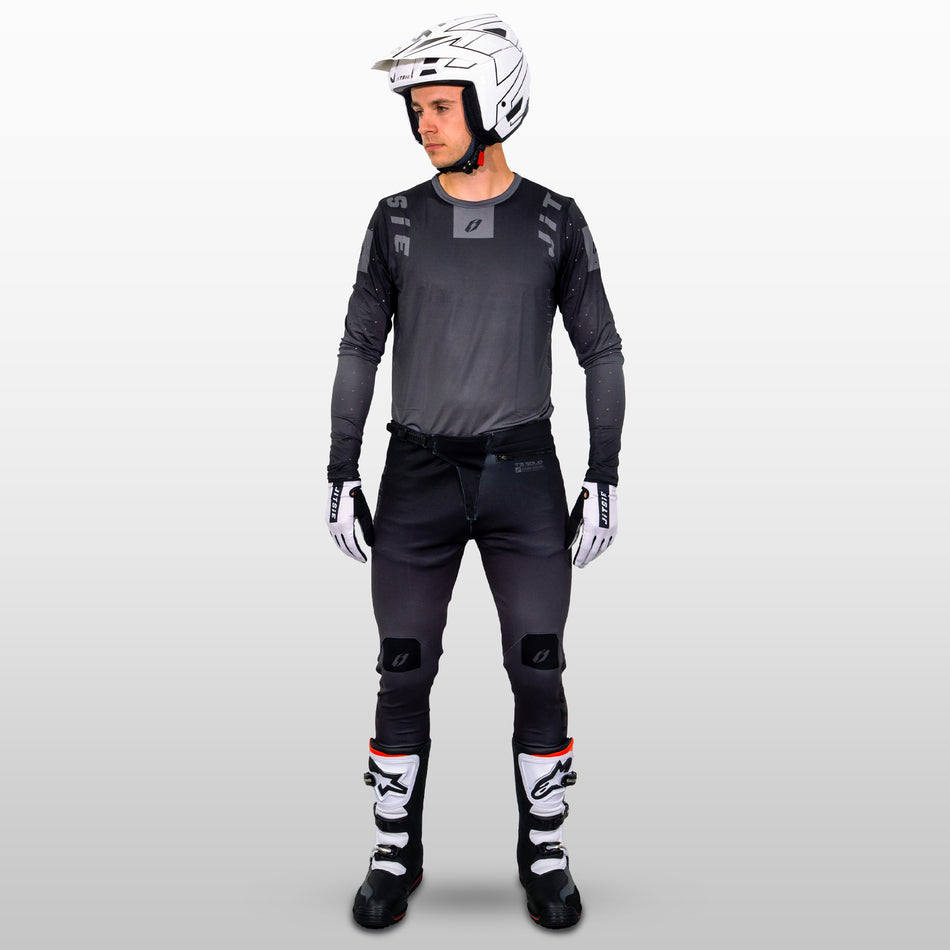 T3 Solid Black