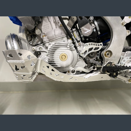 Skidplate met uitlaatpijpbeschermer en kunststof bodem voor TM 250/300 2022-2025