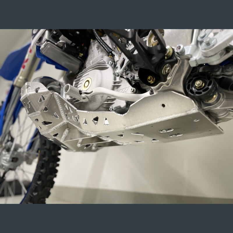 Skidplate met uitlaatpijpbeschermer en kunststof bodem voor TM 250/300 2022-2025