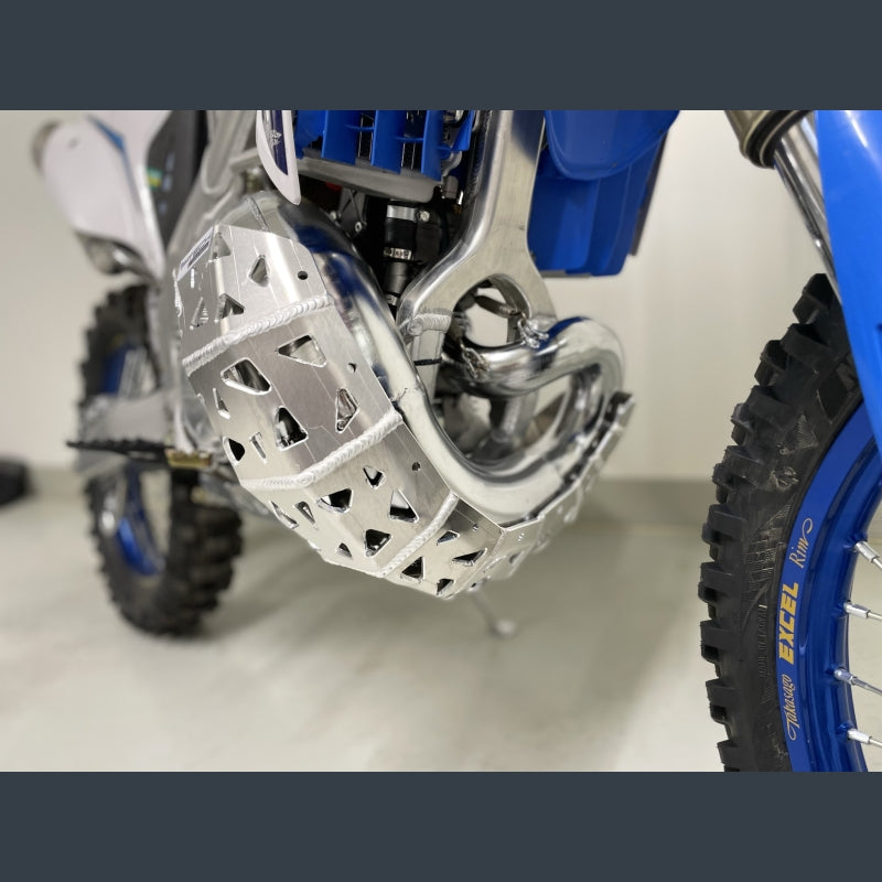 Skidplate met uitlaatpijpbeschermer en kunststof bodem voor TM 250/300 2022-2025