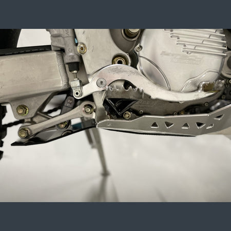 Skidplate met uitlaatpijpbeschermer en kunststof bodem voor TM 250/300 2008-2021