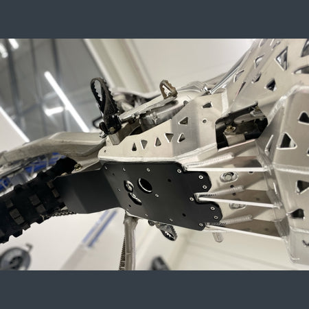 Skidplate met uitlaatpijpbeschermer en kunststof bodem voor TM 250/300 2008-2021