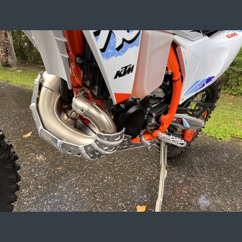 Skidplate met uitlaatbescherming voor 2T KTM, Husqvarna, Gasgas 2024-2026