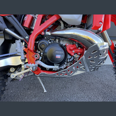 Skidplate met uitlaatpijpbeschermer en kunststof bodem voor Beta RR 250, 300, X-Pro 2023-2026