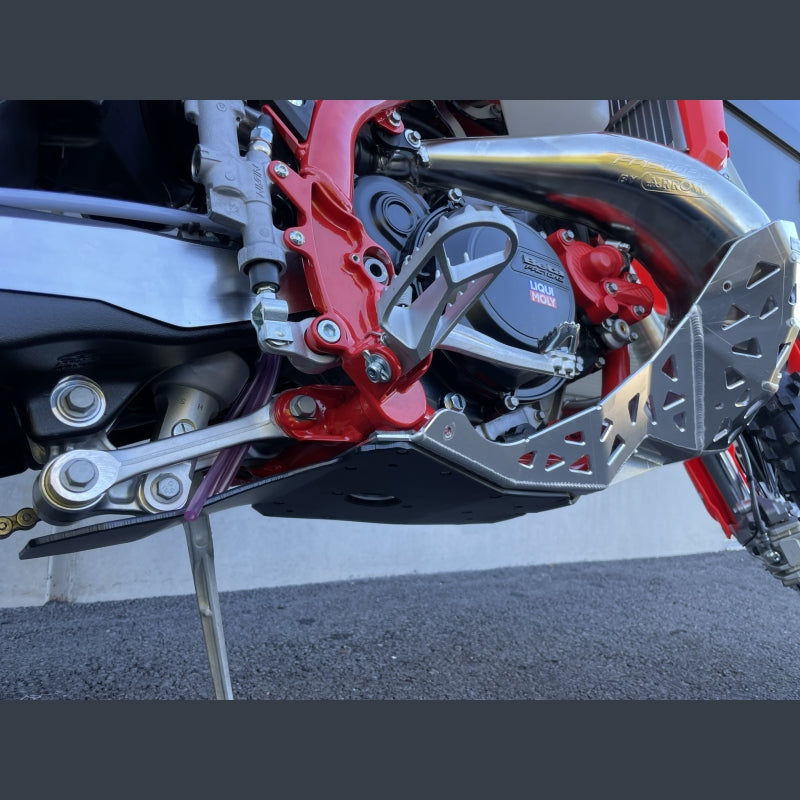 Skidplate met uitlaatpijpbeschermer en kunststof bodem voor Beta RR 250, 300, X-Pro 2023-2026