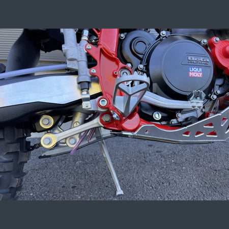 Skidplate met uitlaatpijpbeschermer en kunststof bodem voor Beta RR 250, 300, X-Pro 2023-2026