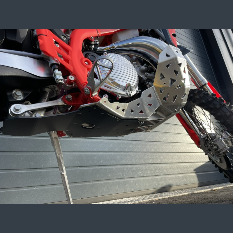 Skidplate met uitlaatpijpbeschermer en kunststof bodem voor Beta Xtrainer 2025