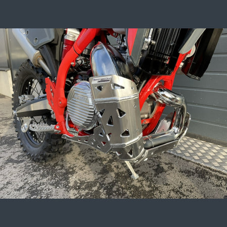Skidplate met uitlaatpijpbeschermer en kunststof bodem voor Beta Xtrainer 2025