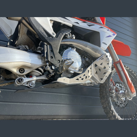 Skidplate met uitlaatbescherming met kunststof bodem voor 2T KTM, Husqvarna, Gasgas 2024-2026
