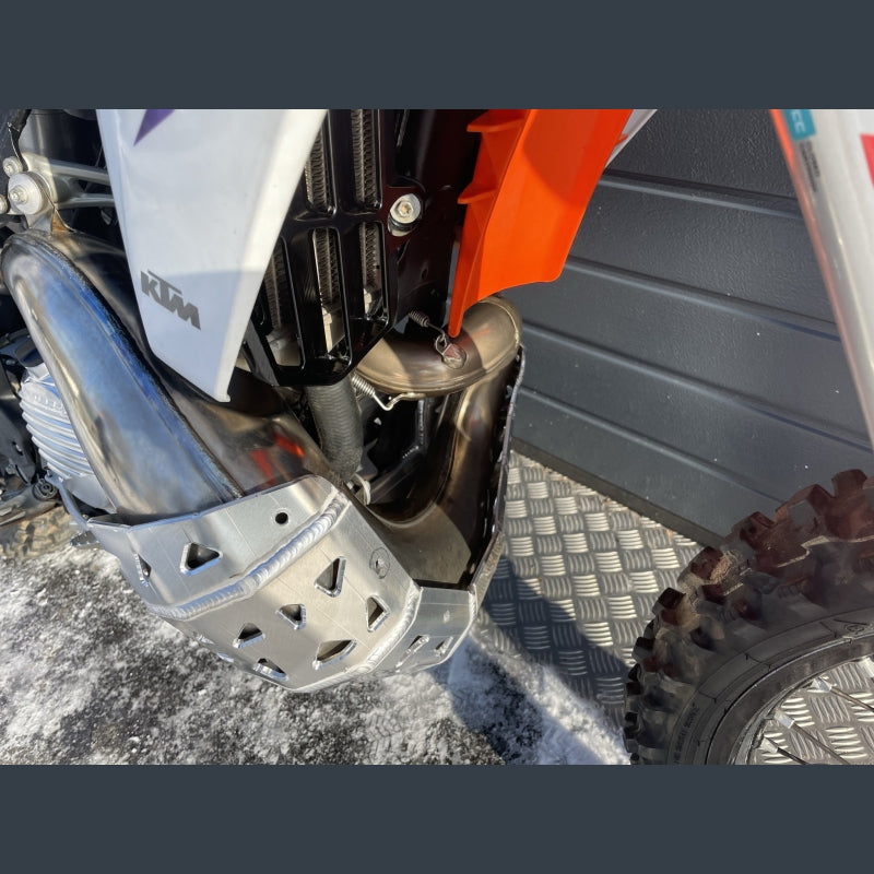Skidplate met uitlaatbescherming met kunststof bodem voor 2T KTM, Husqvarna, Gasgas 2024-2026