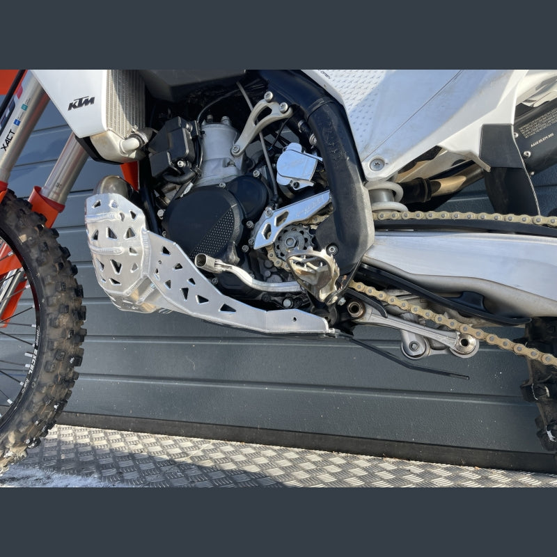 Skidplate met uitlaatbescherming met kunststof bodem voor 2T KTM, Husqvarna, Gasgas 2024-2026