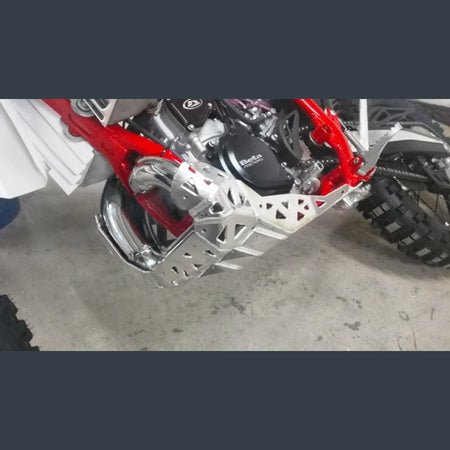 Skidplate met uitlaatpijpbeschermer en kunststof bodem voor Beta Xtrainer 2015-2024