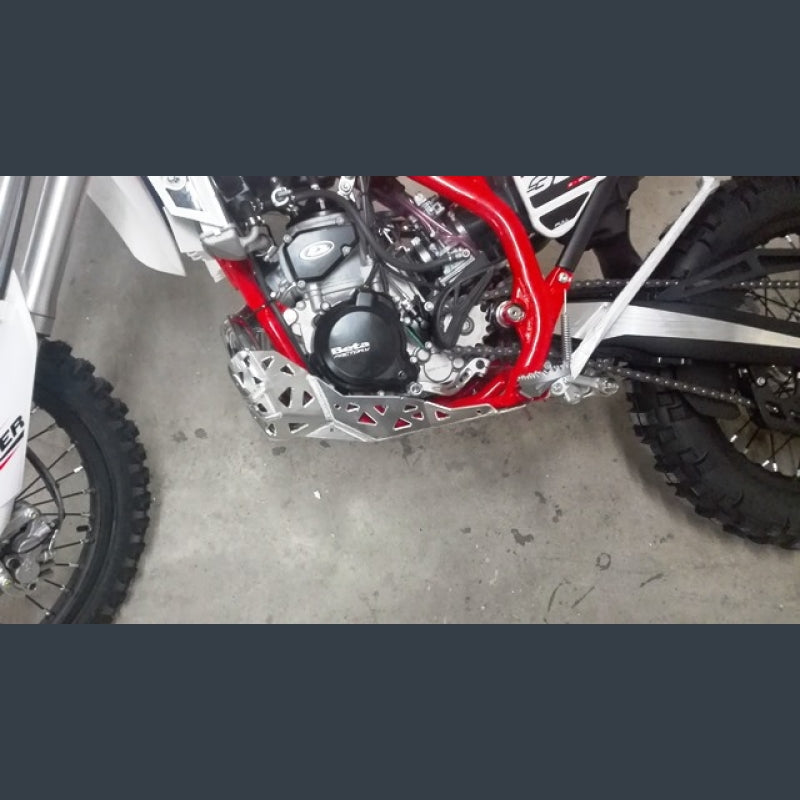 Skidplate met uitlaatpijpbeschermer en kunststof bodem voor Beta Xtrainer 2015-2024